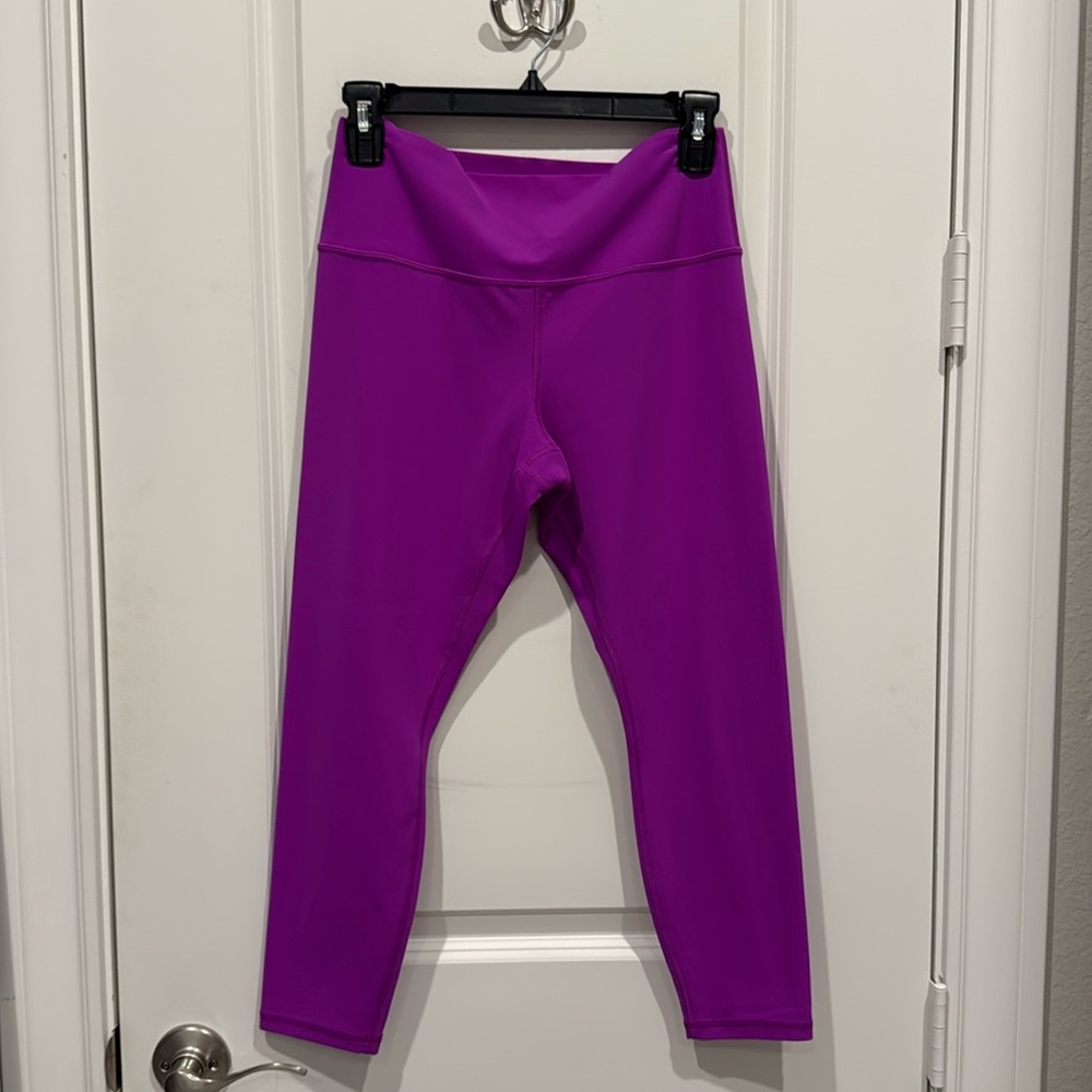 Athleta Transcend 7/8 Tight, Size Large, Beautiful Fuscia Color! No Side Pockets